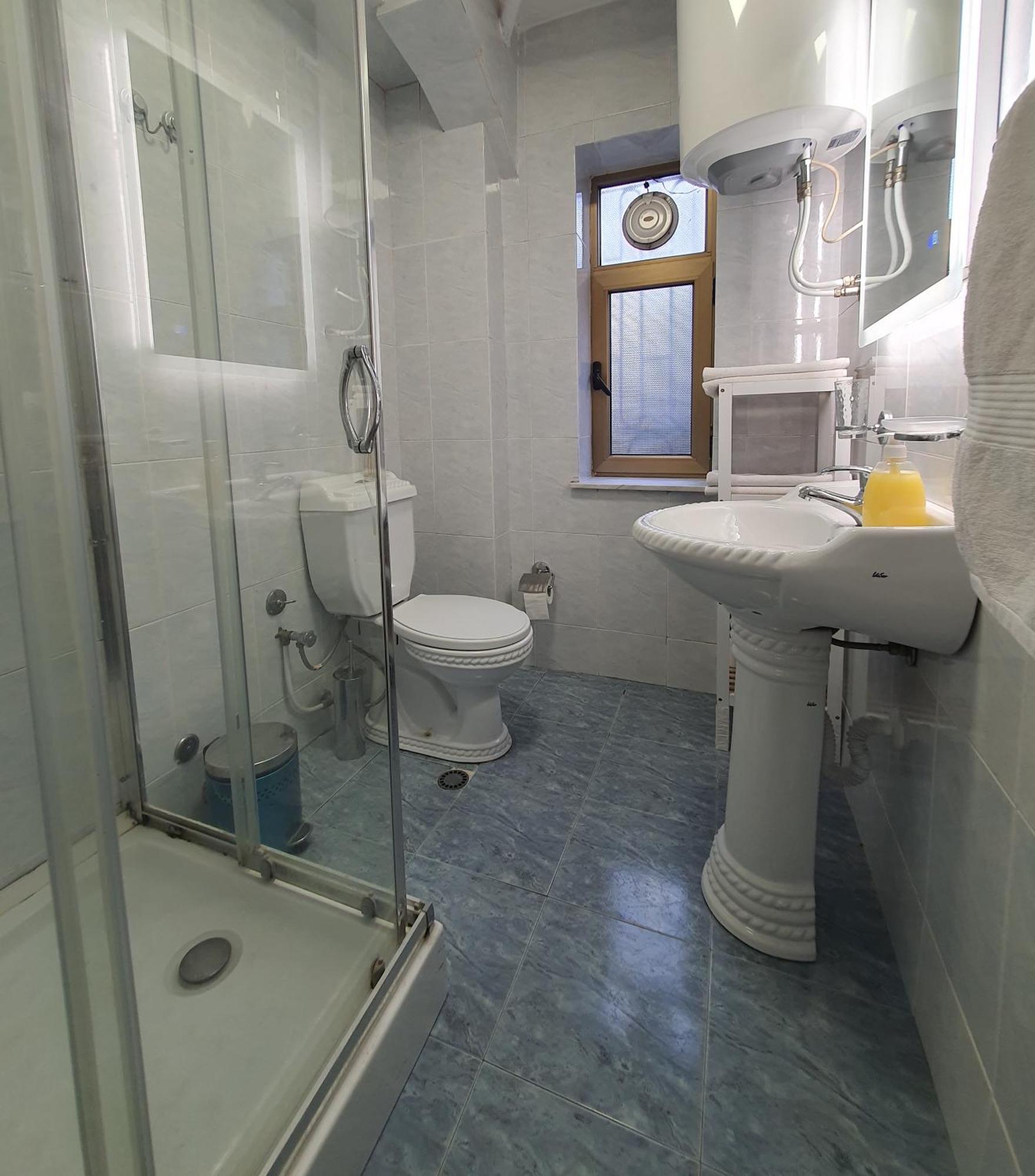 Central Home Away From Home Shkoder Luaran gambar